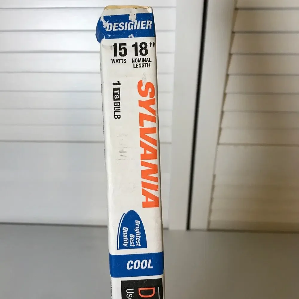 NWT Sylvania Designer Cool White Fluorescent Light Bulb 15 watts